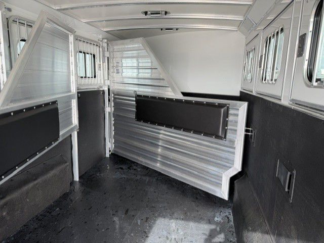 Trailer Photo 8