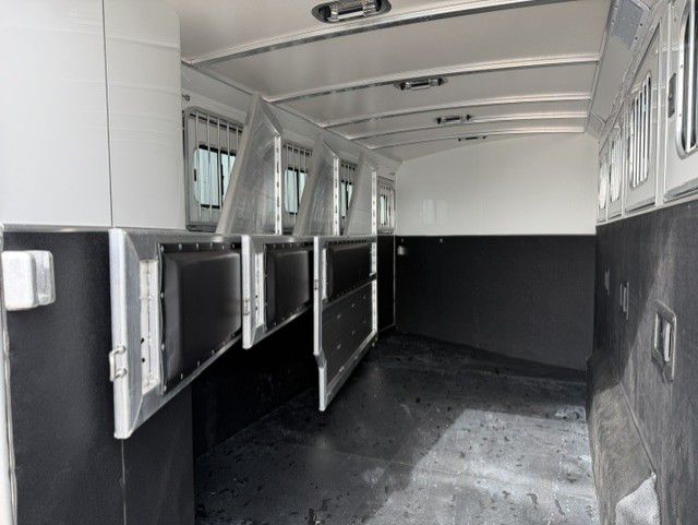 Trailer Photo 9
