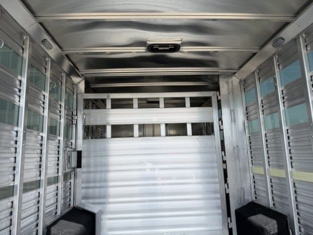 Trailer Photo 15