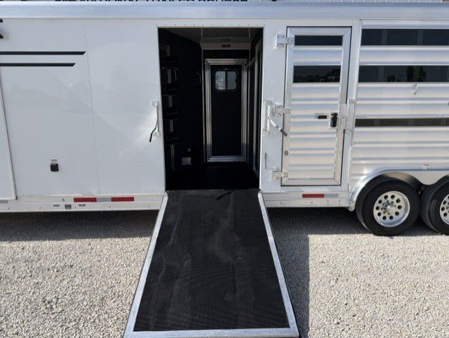 Trailer Photo 2