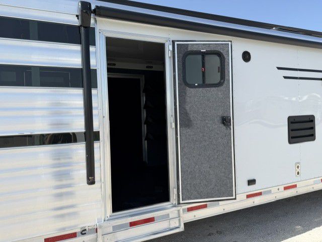 Trailer Photo 8