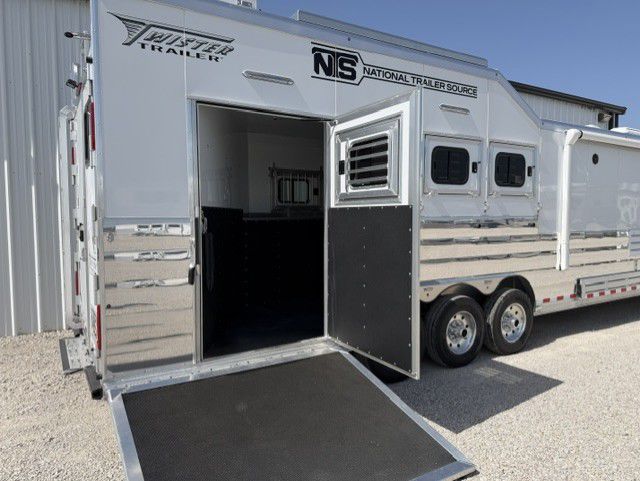 Trailer Photo 11