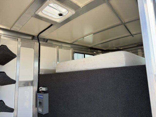 Trailer Photo 14