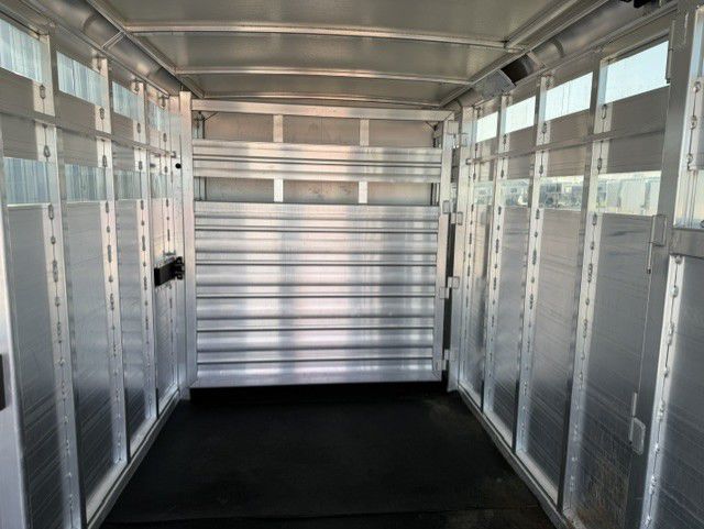 Trailer Photo 8