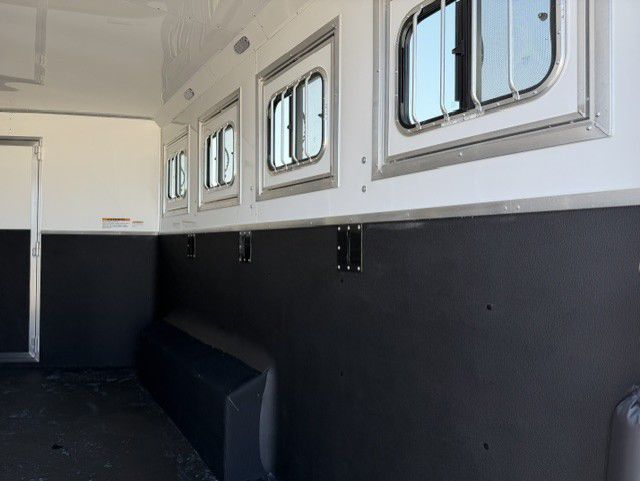 Trailer Photo 13