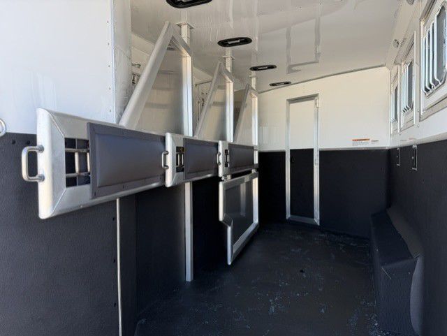 Trailer Photo 7