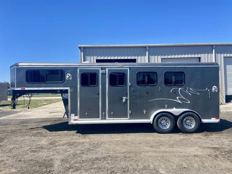 2014 Homesteader 3 Horse Gooseneck Trailer