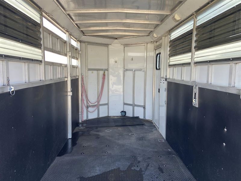 2018 Trailers Usa 2 horse bumper pull trailer