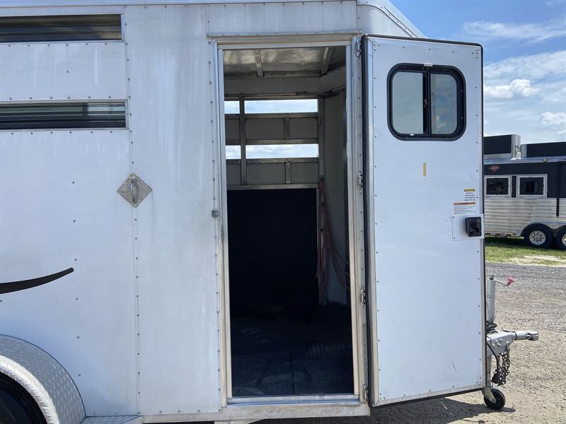 2018 Trailers Usa 2 horse bumper pull trailer
