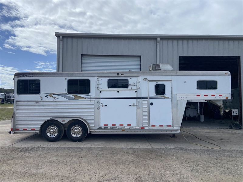 2011 4-Star 2+1 Horse Straight Load Gooseneck Trailer