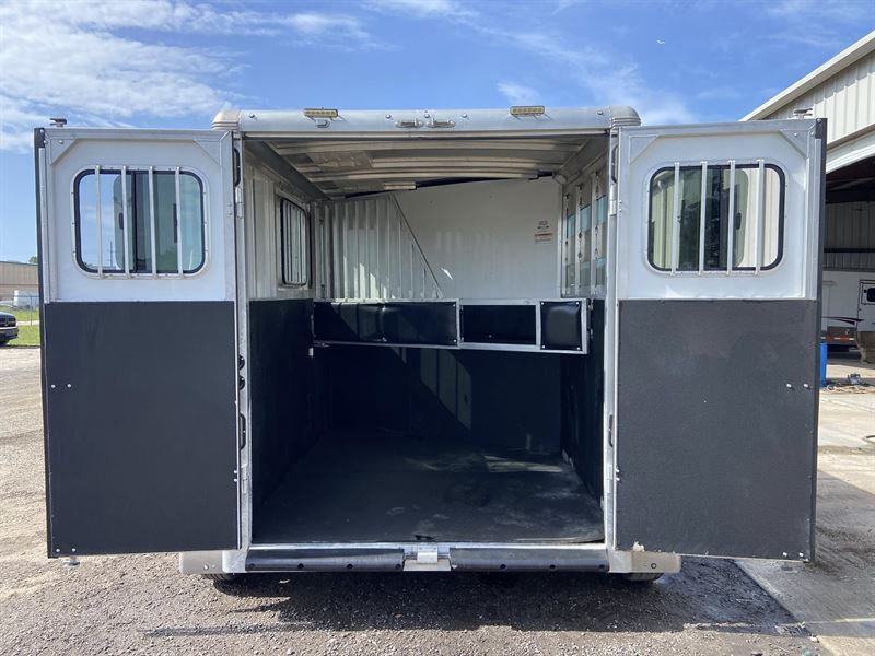 2022 Sundowner 2 horse bumper pull trailer