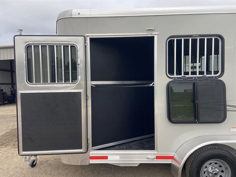 2026 Shadow 2 horse bumper pull trailer