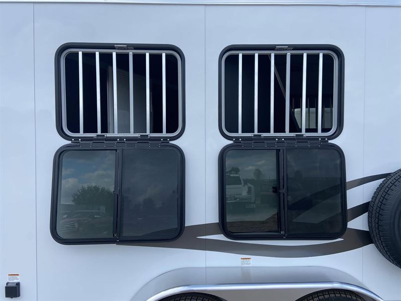 2025 Shadow 2 horse 8' living quarters