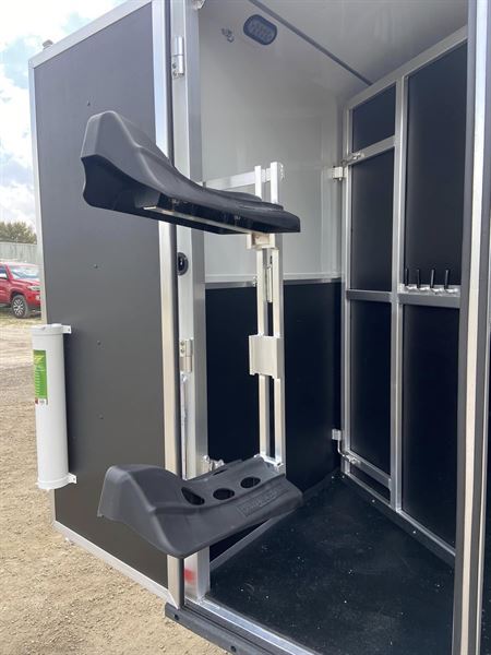 2025 Shadow 2 horse 8' living quarters