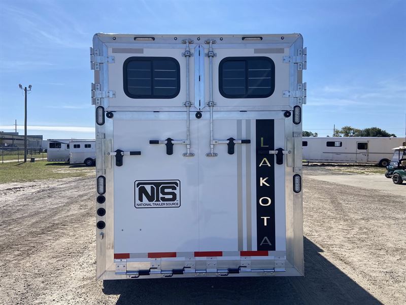 2026 Lakota charger 2 horse straight load 9' living quarters