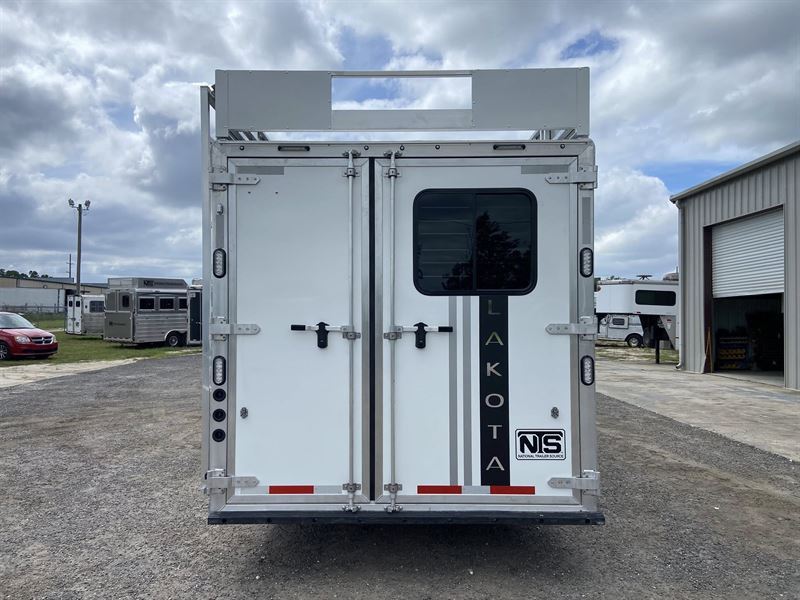 2026 Lakota charger 4 horse 15' living quarters
