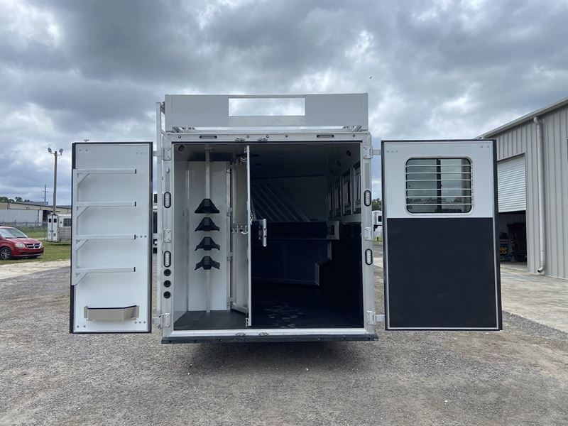 2026 Lakota charger 4 horse 15' living quarters