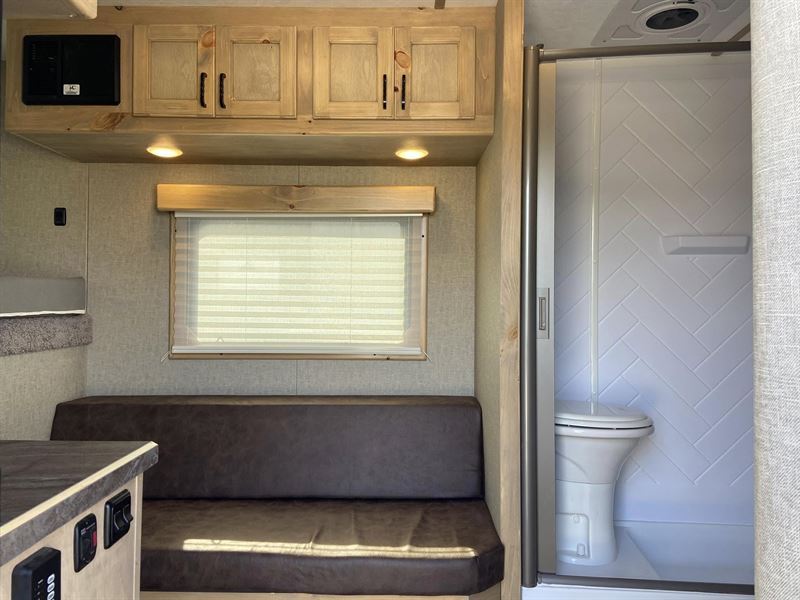 2025 Shadow 3 horse 5'6" weekender