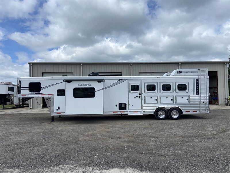 2026 Lakota charger 4 horse 15' living quarters