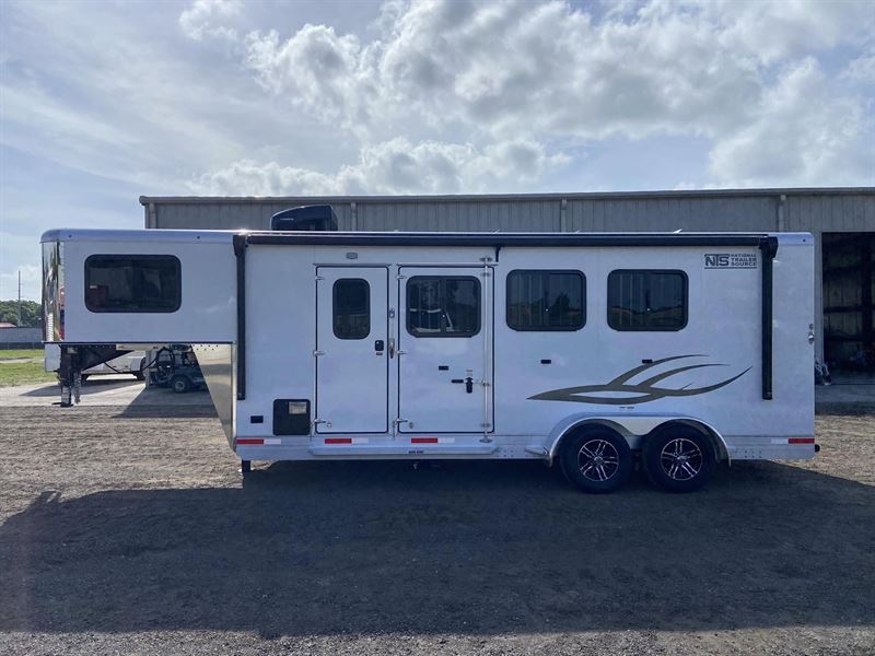 2025 Shadow 3 horse 5'6" weekender