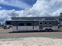 2020 3 horse Bison Premier 3 Horse 17' Living Quarters