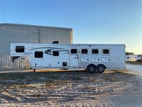 2017 4 horse Lakota Trailers Charger 4 Horse 11' Living Quarters
