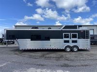 2015 2 horse Hart 2 Horse 15' Living Quarters