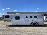 2006 3 horse Cimarron 3 Horse 8' Living Quarters