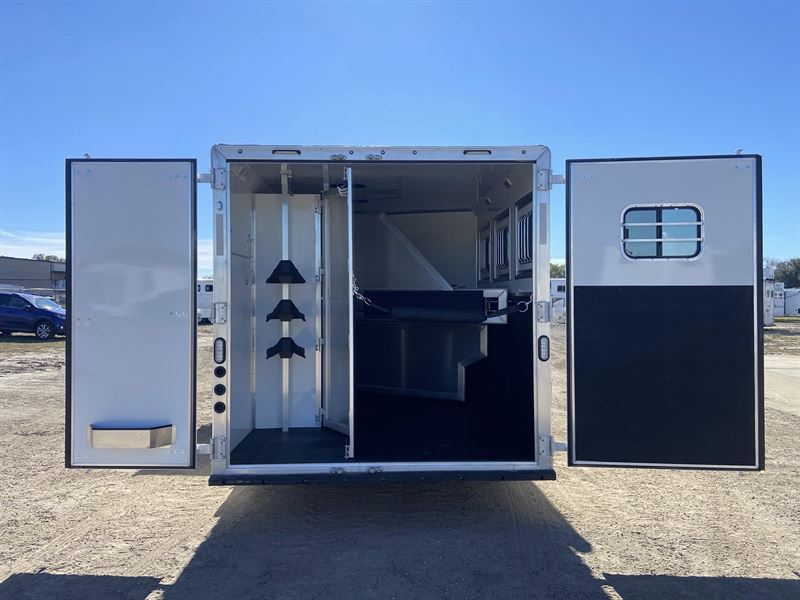 2026 Lakota colt 3 horse 11' living quarters
