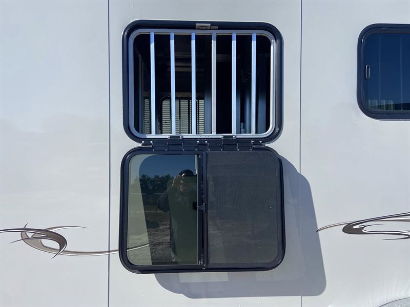 2026 Shadow 2 horse straight load bumper pull trailer