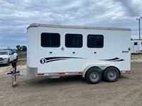 2016 3 horse Shadow 3 Horse Bumper Pull Trailer