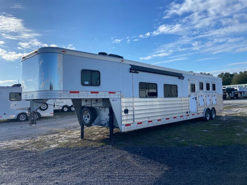 2017 Exiss 4 horse 16' living quarters