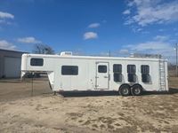 2012 4 horse Bison Trail Hand 4 Horse 8' Living Quarters