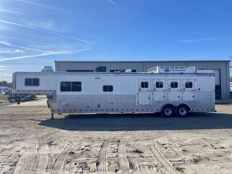 2007 Elite 4 Horse 14' Living Quarters