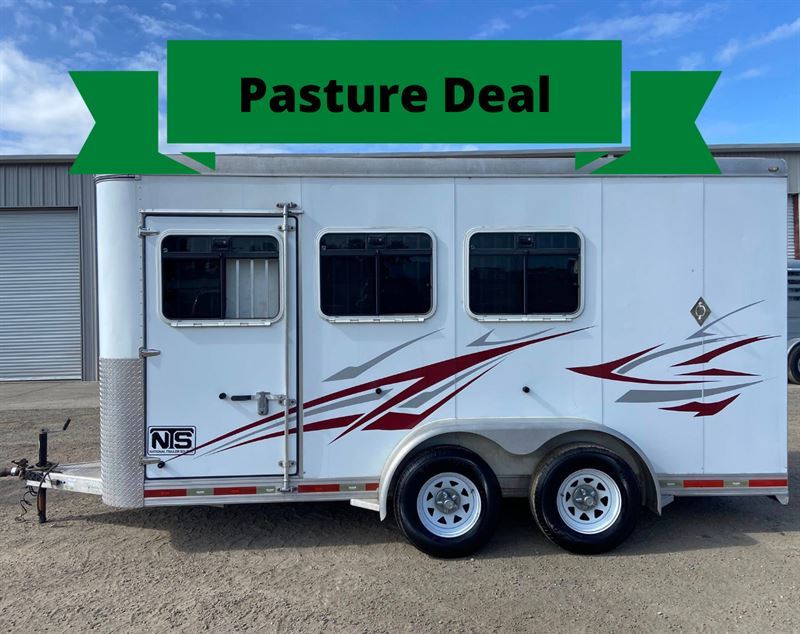 2010 Shadow 3 Horse Bumper Pull Trailer