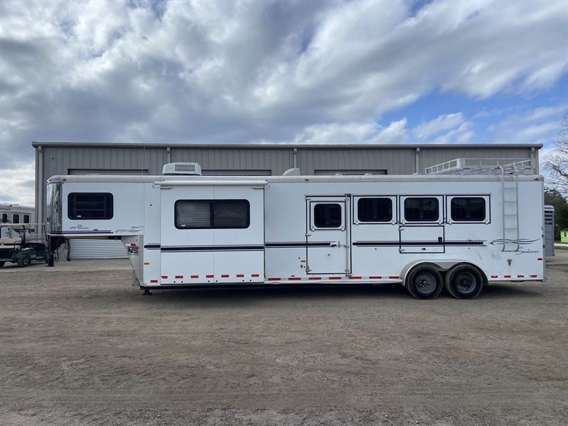 2006 Sundowner 4 Horse Trailer with 11' Living Quarters