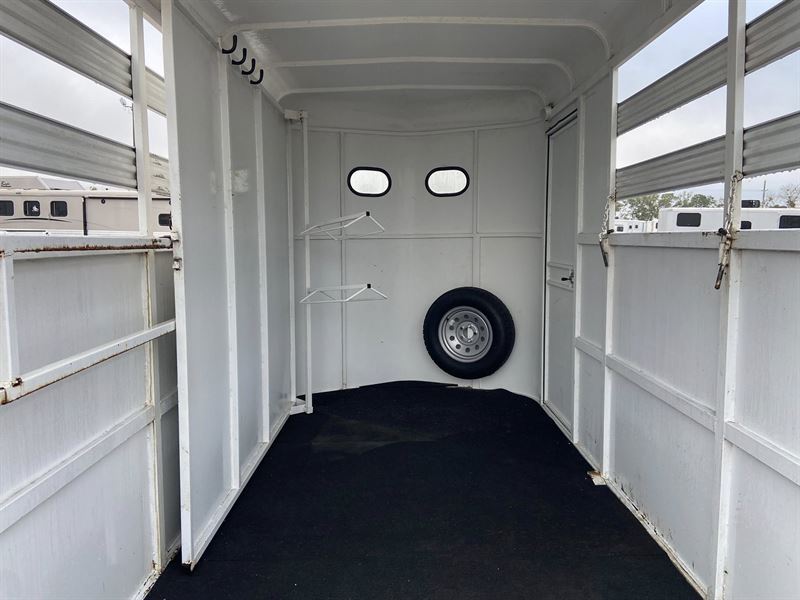 2023 Bee 2 horse bumper pull trailer