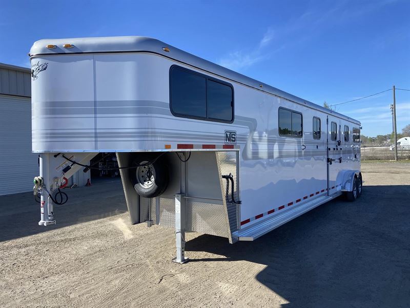 2026 Hawk 4 horse head-to-head gooseneck trailer