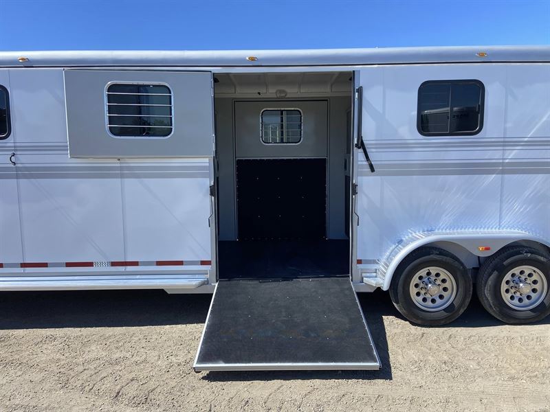 2026 Hawk 4 horse head-to-head gooseneck trailer