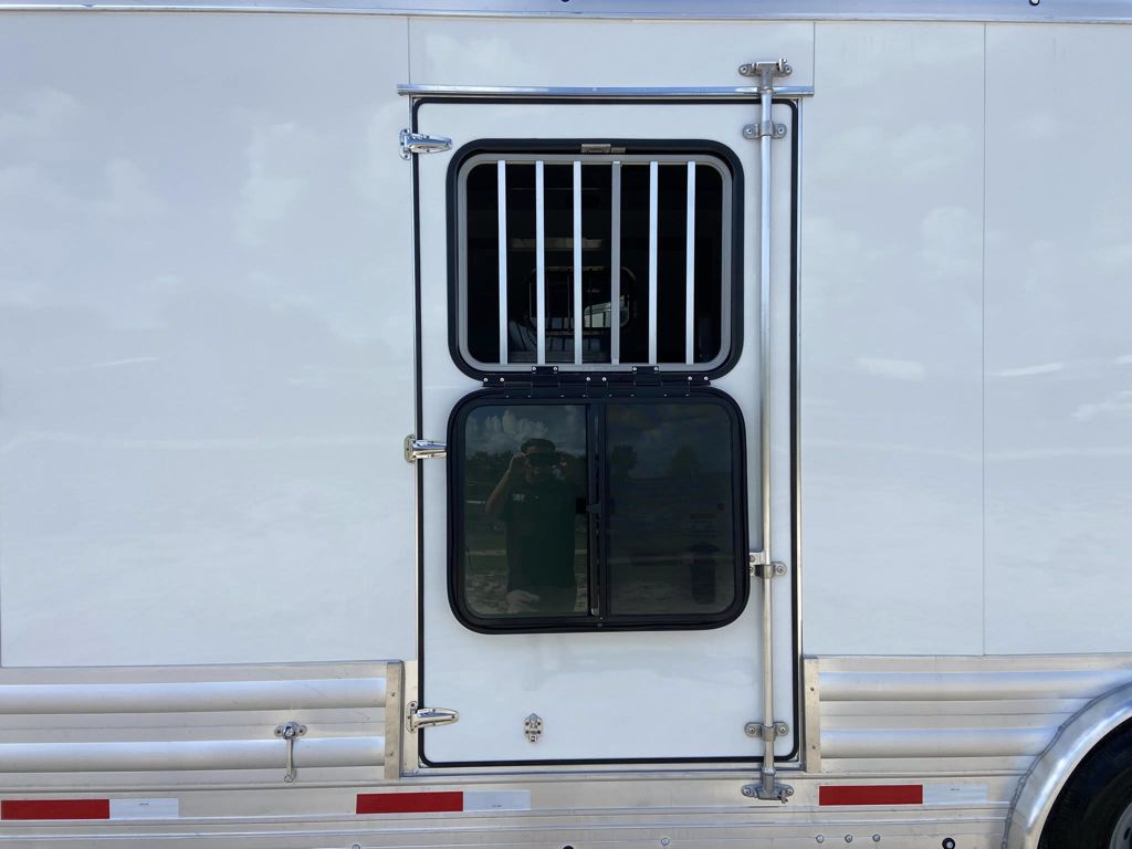 2026 Shadow 6 horse straight load gooseneck trailer