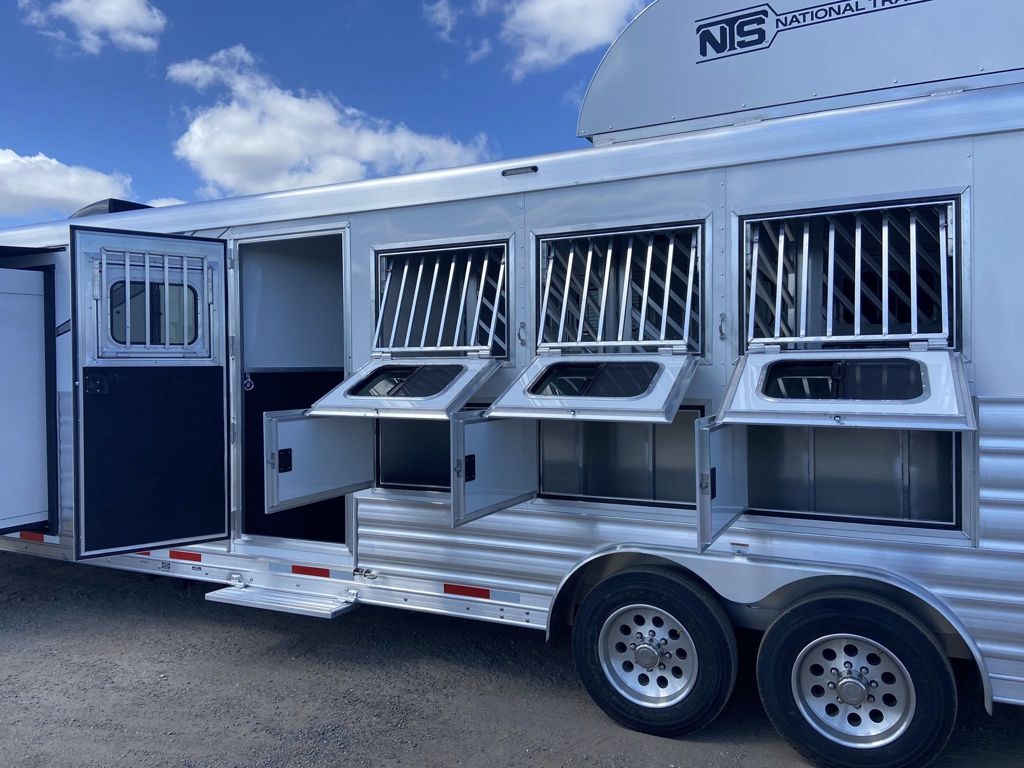 2026 Lakota charger 4 horse side load 13' living quarters