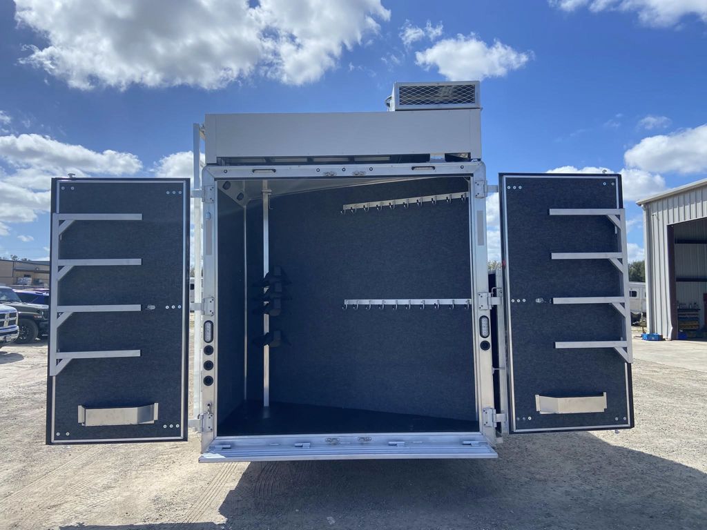2026 Lakota charger 4 horse side load 13' living quarters
