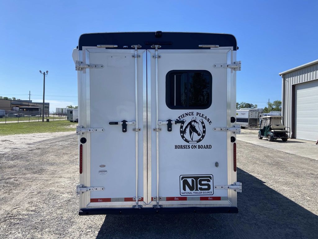 2022 Bison silverado 3 horse 10' living quarters
