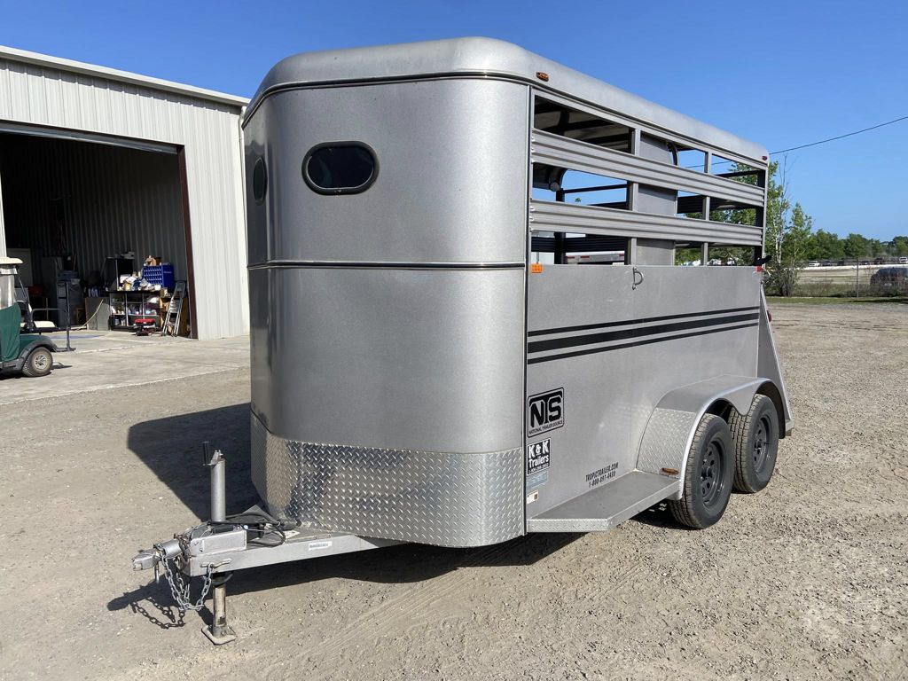 2024 Bee 2 horse bumper pull trailer