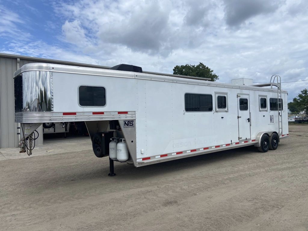 2023 Exiss 4 horse head-to-head gooseneck trailer