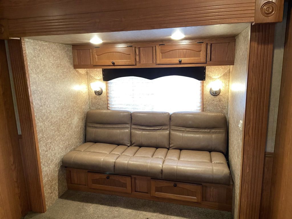 2013 Lakota charger 4 horse 13' living quarters