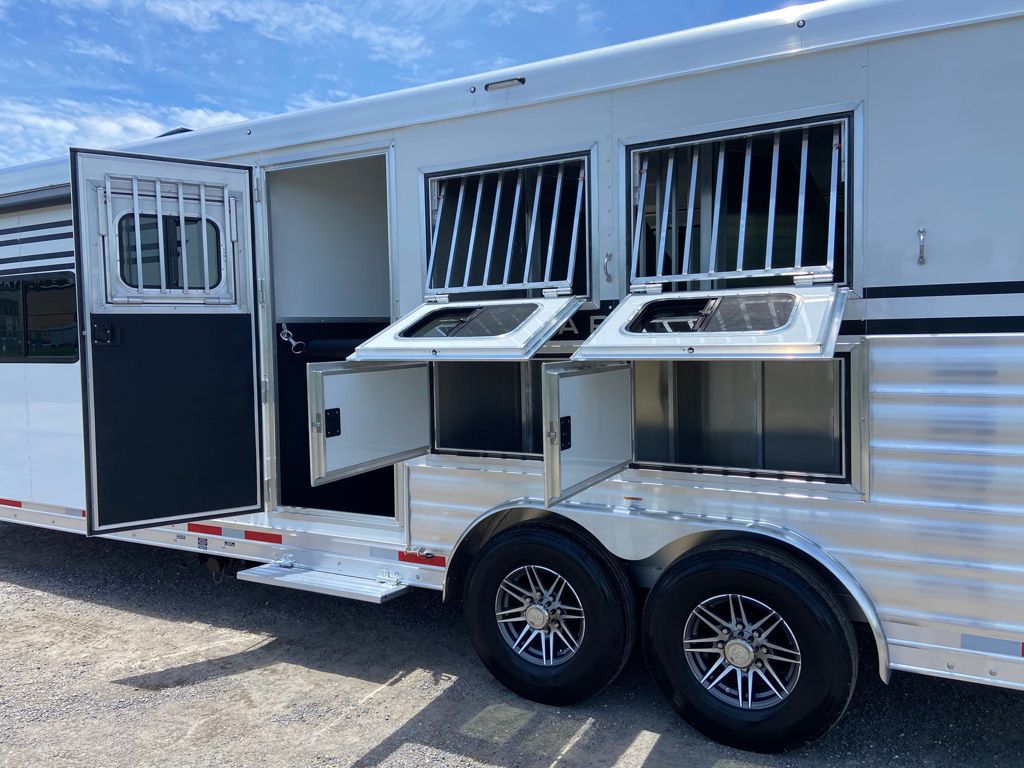 2027 Lakota charger 3 horse 13' living quarters