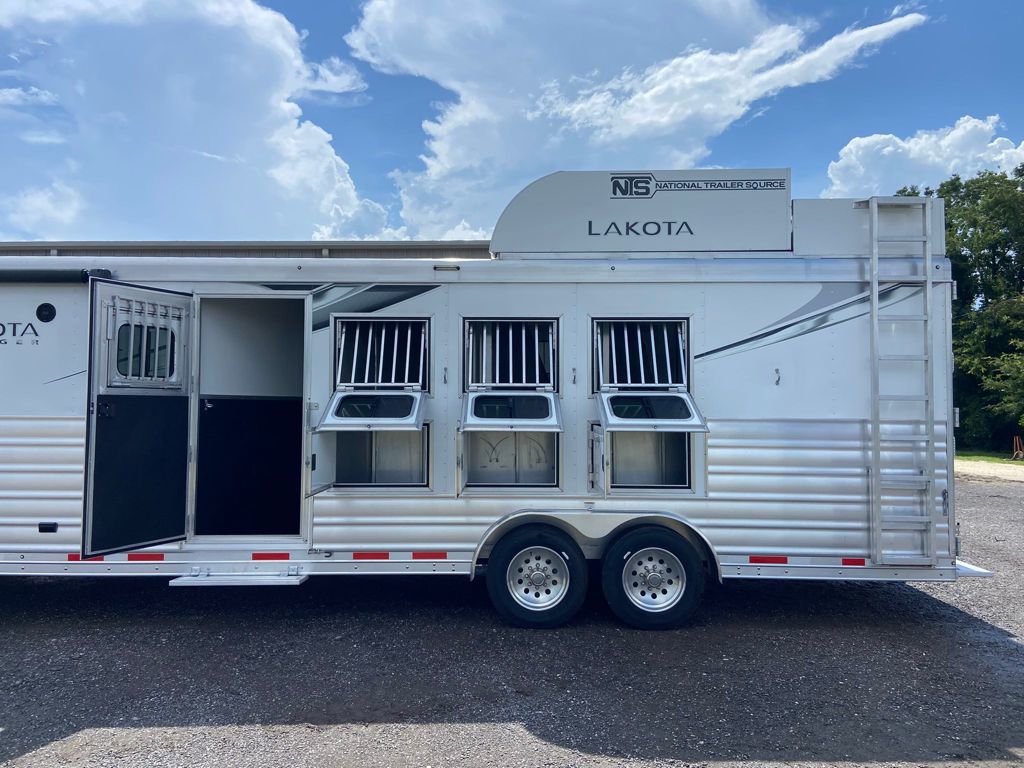2024 Lakota 4 horse side load 15' living quarters