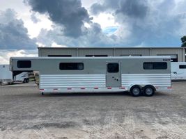 2027 4 horse Shadow 4 Horse Head-to-Head Gooseneck Trailer