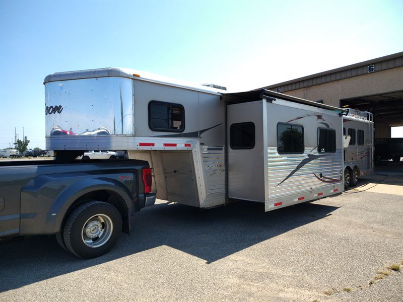 2011 Bison 4 Horse Gooseneck Trailer with 16' Living Quarters